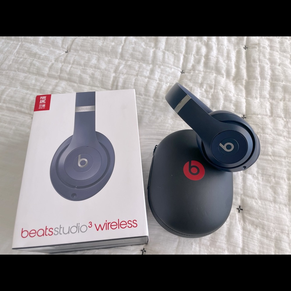Navy Blue Beats Studio 3 Wireless